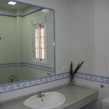 Moderno Y Amplio Chalet, Con Piscina Privada