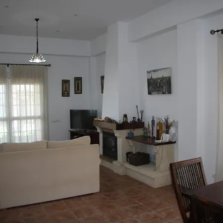Moderno Y Amplio Chalet, Con Piscina Privada