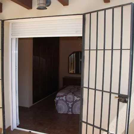 Moderno Y Amplio Chalet, Con Piscina Privada