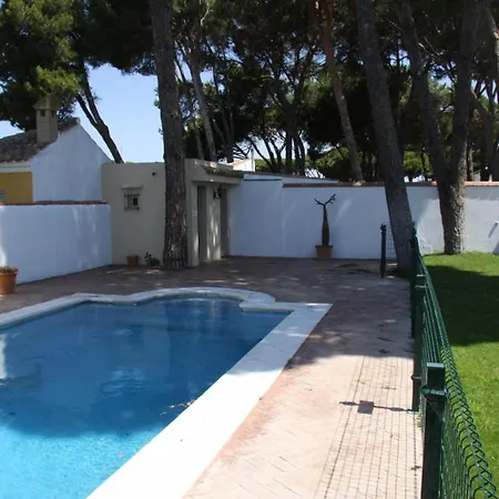 Moderno Y Amplio Chalet, Con Piscina Privada