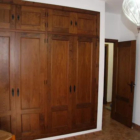 Moderno Y Amplio Chalet, Con Piscina Privada