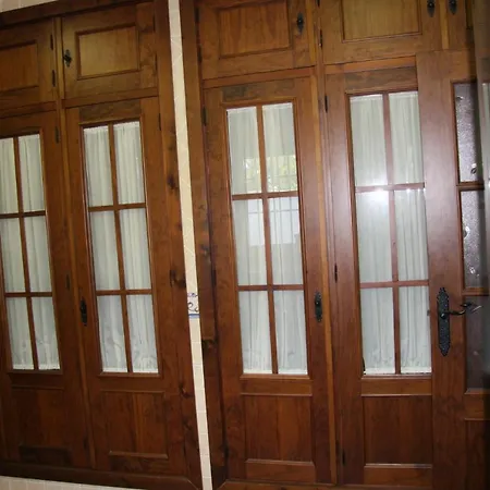 Moderno Y Amplio Chalet, Con Piscina Privada