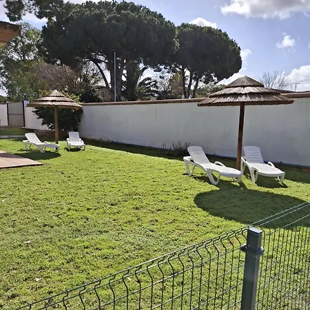 Moderno Y Amplio Chalet, Con Piscina Privada *