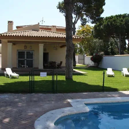 Moderno Y Amplio Chalet, Con Piscina Privada